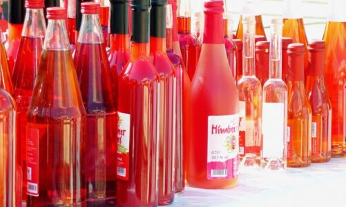 Odkrycie potencjalnego zagrożenia zdrowotnego w sokach owocowych przechowywanych w butelkach PET