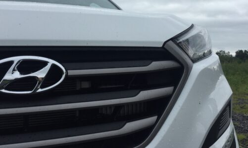 Analiza preferencji Polaków w zakupie aut: biały Hyundai Tucson na czele listy