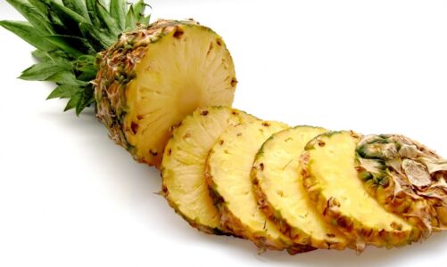 Zaskakujące fakty o ananasach – jak rosną i jakie mają właściwości?