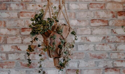 Salon w stylu rustykalnym – 10 inspiracji na nowoczesne dodatki